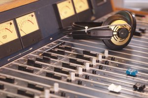 Utiliza el micrófono con ciertos programas de computación que permiten el uso de micrófonos.