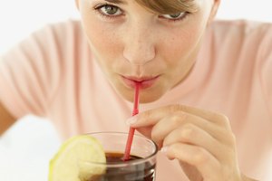 Puede haber varias consecuencias para la salud por el consumo regular de aspartame, el endulzante alternativo de los refrescos dietéticos.