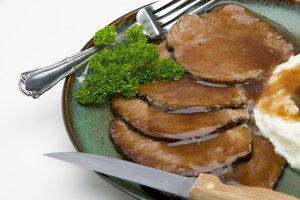 El asado inglés en rodajas y salsa espesa: una combinación perfecta.