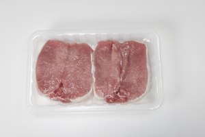 El horno NuWave cocina chuletas de cerdo de manera rápida y simple.