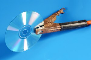 Los cables pasa corriente son un artículo útil en tu vehículo, sea un auto o una motoneta.