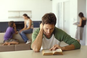 Llegar al dormitorio con un mal compañero no es ideal.