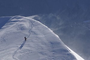 Un reloj con altímetro puede ser una herramienta para salvar la vida de un alpinista desorientado.
