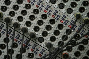 Con Cubase puedes tener varios VST para mezclar sin tener los instrumentos.