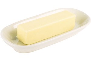 La mantequilla es un poco más nutritiva que la manteca.