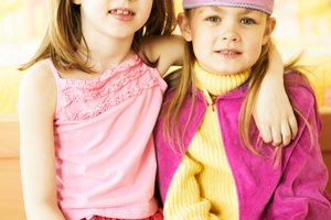 Completa un traje de princesa con una capa dramática.