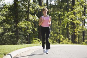 Correr puede quemar calorías y ayudar a que pierdas peso.