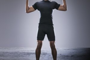 De pie o sentado: El press de hombro con mancuernas fortalece los músculos del hombro.