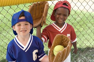 Algunos de los juegos y actividades como el baloncesto o el béisbol, entre los deportes más clásicos, necesitan un poco de ajuste para que sean accesibles para niños ciegos.