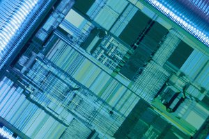 Las computadoras con procesadores de 64 bits se ejecutan en un mínimo de 1 GHz son compatibles con las ediciones de 64 bits y 32 bits de Windows 7.