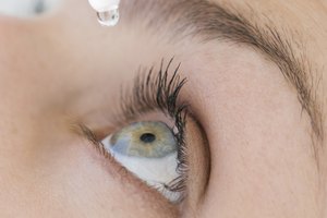 Lleva siempre contigo lágrimas artificiales para usar cuando las necesites.