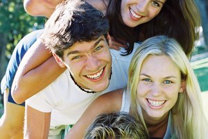 Las calorías que debería ingerir un adolescente dependen de su nivel de actividad.