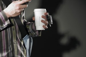 Puede realizar llamadas de número restringido.