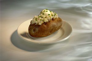 Un horno tostador puede hornear una papa entera en una hora.