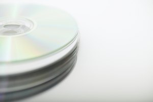 Grabar archivos en un CD te permite hacer copias de seguridad de los documentos y datos que puedas necesitar en el futuro.