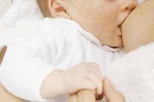 Las madres que amamantan pueden sufrir mastitis.