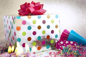 Las celebraciones creativas de cumpleaños son festivas y frugales.