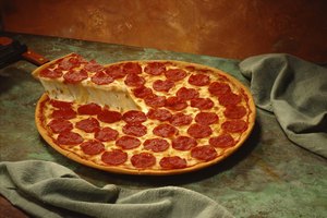 Llama la atención de tu hijo con una pizza de pepperoni.