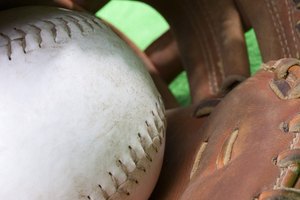 La forma de sujetar las costuras determina la velocidad que haces girar la bola.