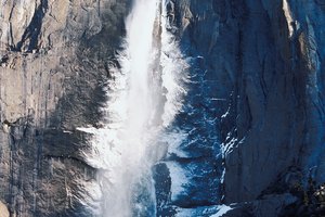 Las cataratas de Yosemite invitan a la exploración.