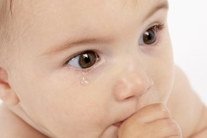 La piel de tu bebé puede secarse por chuparse el dedo excesivamente.