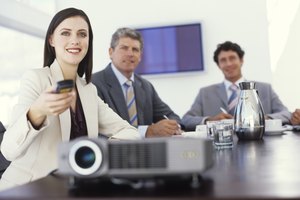 Con PowerPoint, puedes crear impresionantes diapositivas con abundancia de datos y componentes multimedia, como imágenes gráficas, fotografías, texto, video, animación y audio.