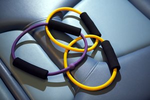 El color de una banda elástica indica su nivel de resistencia.