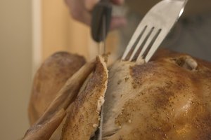 Las carnes frías embutidas como el pavo, son con frecuencia descritas como un alimento de alto riesgo para las mujeres embarazadas.