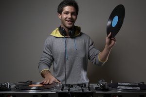 Serato Scratch Live te permite controlar los MP3 usando las tornamesas.