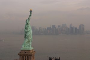 La ciudad de Nueva York se encuentra rodeada de ríos y bahías centelleantes.