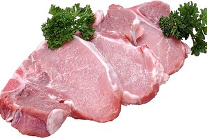 La carne fresca de cerdo es baja en sodio y alta en tiamina.