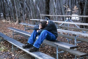 Las cartas y las llamadas pueden ayudar a aliviar la añoranza de tu preadolescente.