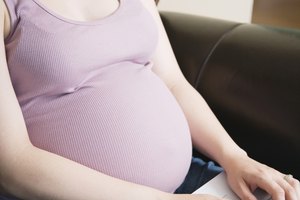 Sentarse de forma correcta puede ayudar a aliviar los síntomas de los últimos meses de embarazo.