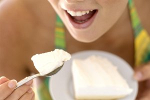 La crema espesa puede producir problemas digestivos en las personas intolerantes a la lactosa.