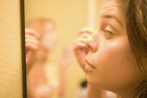 El rímel tiene la capacidad de hacer que tus ojos parezcan más grandes y tus pestañas más largas.