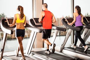 El cardio largo y lento es una manera de quemar calorías, pero puede no ser la mejor manera para ti.