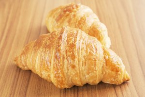 Los alimentos hechos con carbohidratos simples tienden a tener más calorías y grasa.
