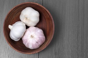 Bol de dientes de ajo