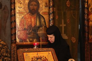 Toma un servicio místico ortodoxo en la Catedral Stavropoleos