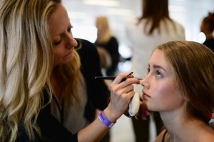 Ben A. Pruchnie/Getty Images Entertainment/Getty Images Hollywood makeup artists create a flawless look by using colored correctors to banish discoloration.