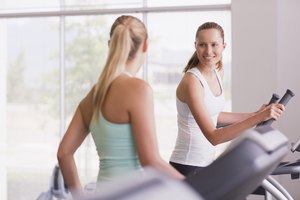 A pesar de que no importa si haces cardio antes o después de tu entrenamiento con pesas, o incluso si los haces en días completamente separados, es importante obtener la parte de tu entrenamiento cardio resuelto.