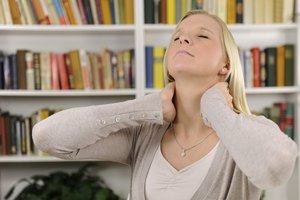 Alguna vitaminas son importantes para eliminar el dolor de cuello y hombros.