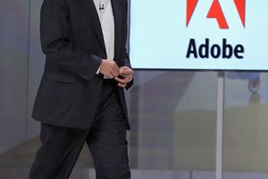 El director general de Adobe presentando en el Consumer Electronics Show en 2011.