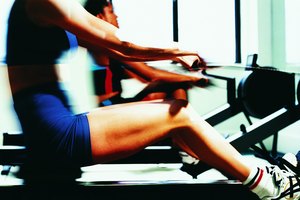 Remar te da tanto los beneficios de la actividad aeróbica como de la anaeróbica.