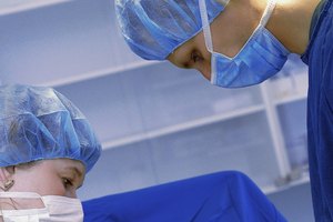 Las enfermeras registradas proporcionan educación a pacientes, familias y comunidades sobre la prevención de enfermedades.