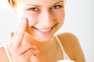 Es un exfoliante eficaz con silicona y antioxidantes.