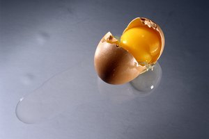 Las claras de huevo otorgan proteínas sin grasas.