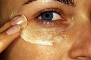 Quita aceite y suciedad de tu piel antes de hacer un tratamiento galvánico.