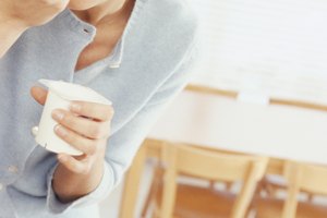 Los beneficios del yogur van más allá de la proteína y el calcio.