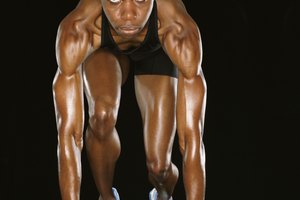 Si tienes acceso a una caminadora o una pista, incluye intervalos de sprint en tu entrenamiento.